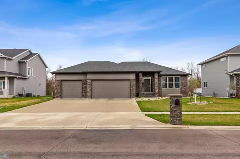7196 14th St S, Fargo, ND 58104