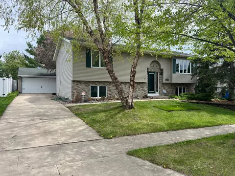 832 Emerald Ln NW, Rochester, MN 55901