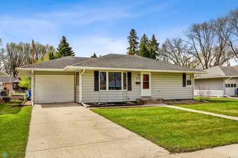 514 22nd Ave N, Fargo, ND 58102