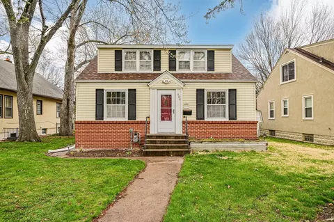 582 Hazel St N, Saint Paul, MN 55119