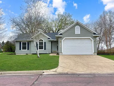 3824 Cedar Creek Ct, Fairmont, MN 56031