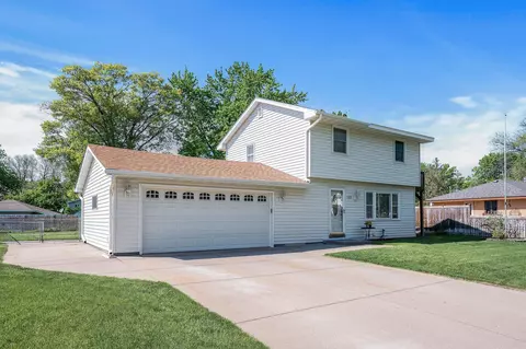 325 104th Ln NE, Blaine, MN 55434