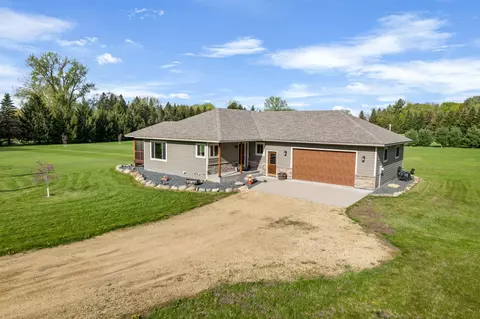 1388 Hilltop Dr, Houlton, WI 54082
