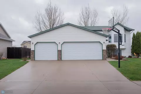 4305 46th Ave S, Fargo, ND 58104