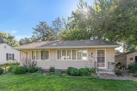 2924 Pascal St, Roseville, MN 55113