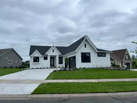 11319 Latrobe Ln N, Lake Elmo, MN 55042
