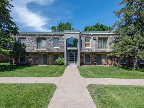 902 9th Ave S #8, Hopkins, MN 55343
