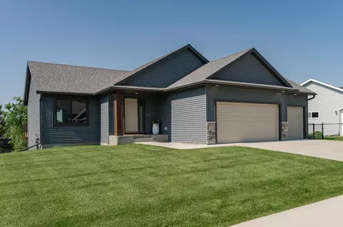 3464 Ridgeline Dr SE, Rochester, MN 55904