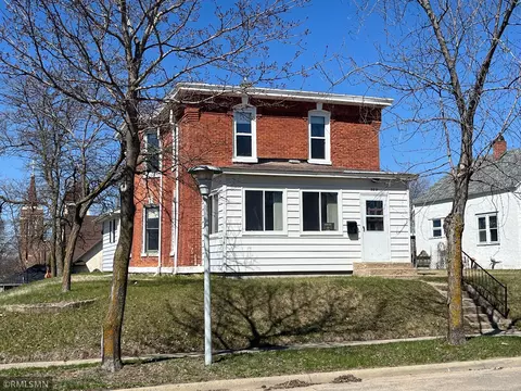 303 6th St NE, Staples, MN 56479