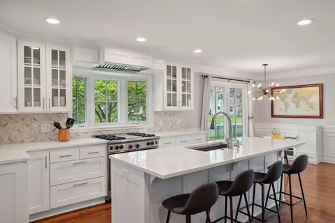 5600 Kellogg Pl, Edina, MN 55424