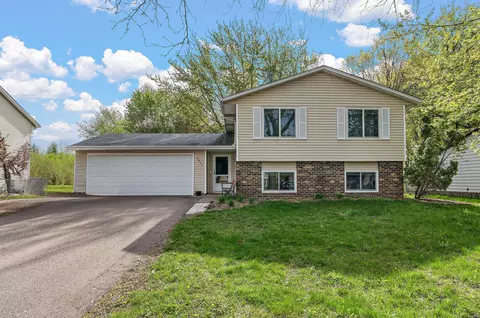 8947 Jasmine Ln S, Cottage Grove, MN 55016