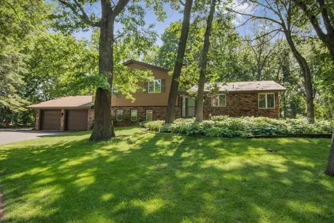 4406 Wood Duck Dr, Vadnais Heights, MN 55127