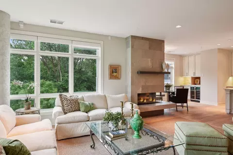 875 Lake St N #213, Wayzata, MN 55391