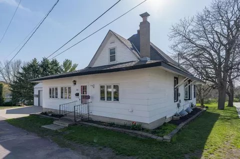 210 4th St, Cleveland, MN 56017