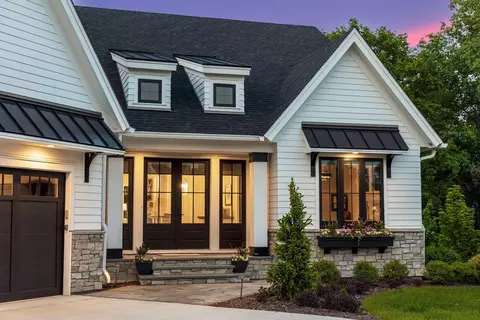 7051 Highland Ct, Eden Prairie, MN 55346