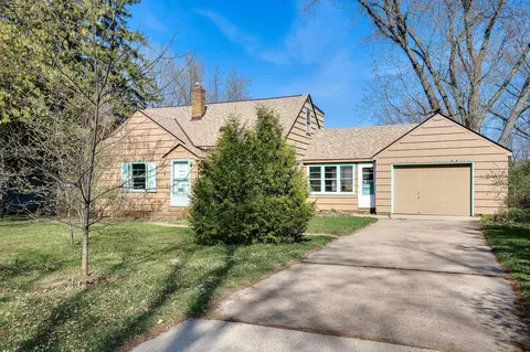 2961 Hemingway Ave N, Oakdale, MN 55128