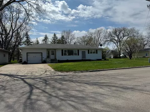115 9th St S, Sauk Centre, MN 56378
