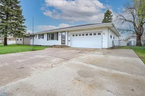 3118 Broadway N, Fargo, ND 58102