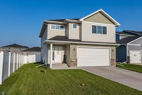 6560 Deer Creek Pkwy, Fargo, ND 58104