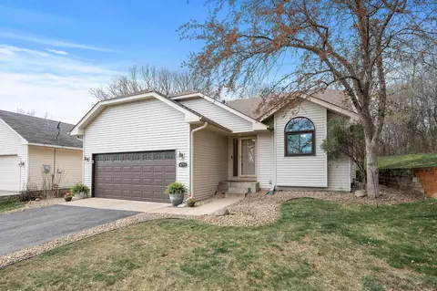 6751 132nd St W, Apple Valley, MN 55124