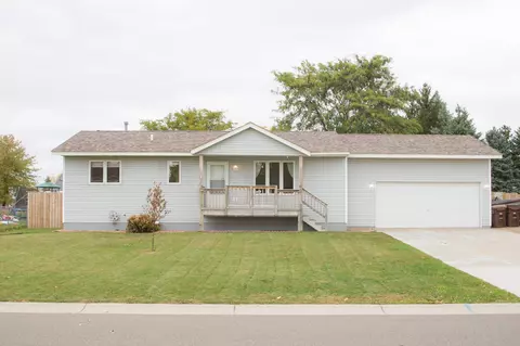 320 7th St NW, Maple Lake, MN 55358