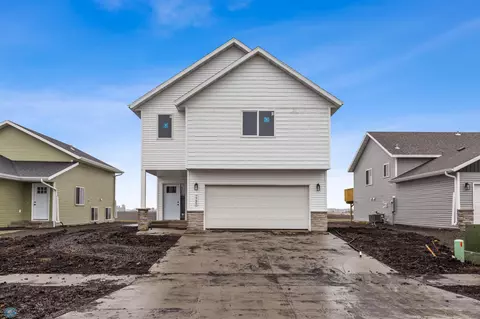 7795 Cub Creek Way, Horace, ND 58047
