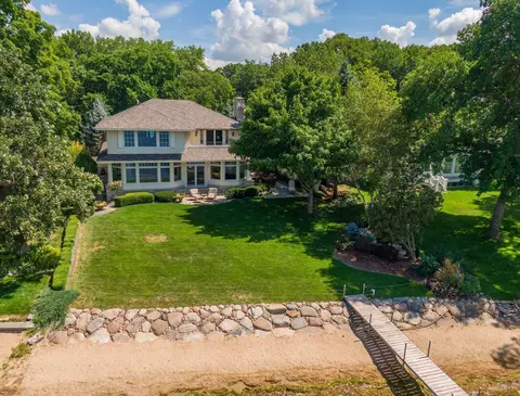 4520 Linwood Ln, Deephaven, MN 55331