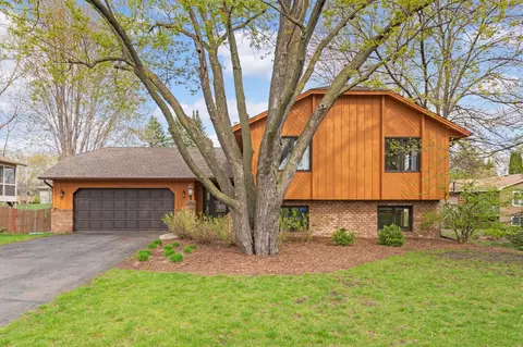 10549 Oregon Cir, Bloomington, MN 55438