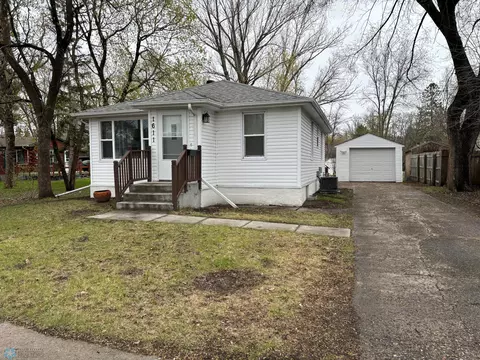 1611 3rd Ave S, Moorhead, MN 56560