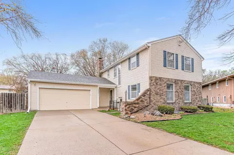 10221 Rich Cir, Bloomington, MN 55437