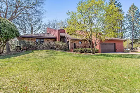 980 Sherwood Rd, Shoreview, MN 55126