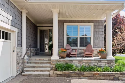 10733 Lyndale Bluffs Trl, Bloomington, MN 55420