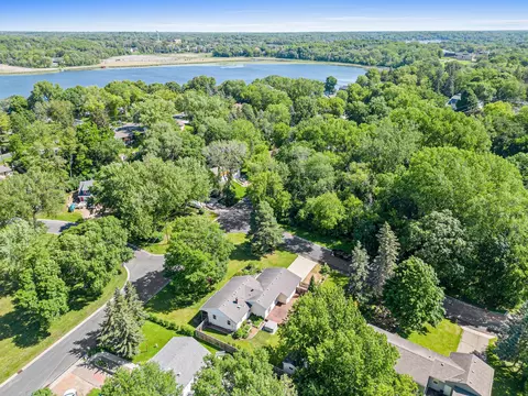 2100 Clover Cir, Mound, MN 55364