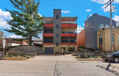 720 1st St #3S, Hudson, WI 54016