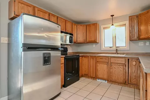 307 E 3rd St, Winona, MN 55987 photo 9