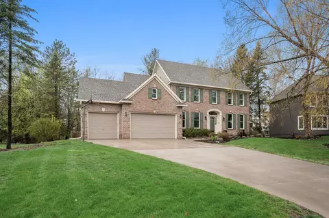 248 Wildridge Rd, Mahtomedi, MN 55115