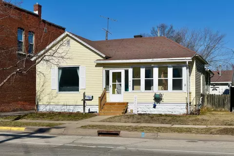 918 W 5th St, Winona, MN 55987