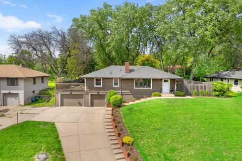 3706 W 90th St, Bloomington, MN 55431