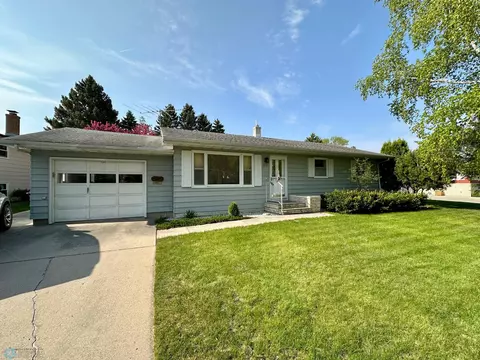 1211 25th Ave S, Moorhead, MN 56560