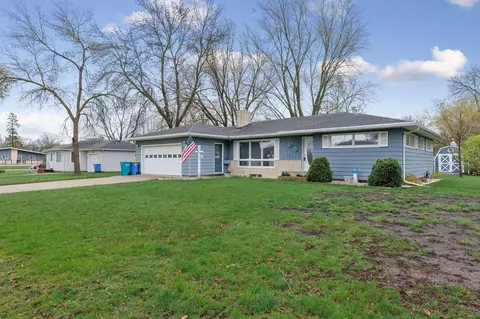 751 E School St, Owatonna, MN 55060