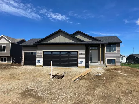 412 Skogen Dr, Kenyon, MN 55946