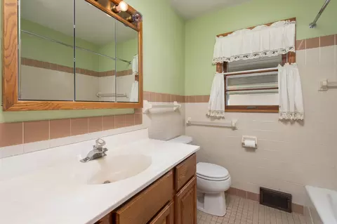 565 Wheeler Dr, Excelsior, MN 55331 photo 10