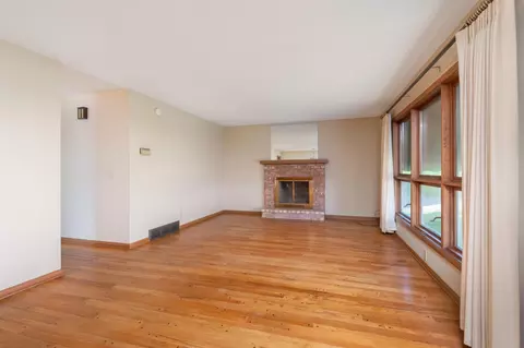 565 Wheeler Dr, Excelsior, MN 55331 photo 2