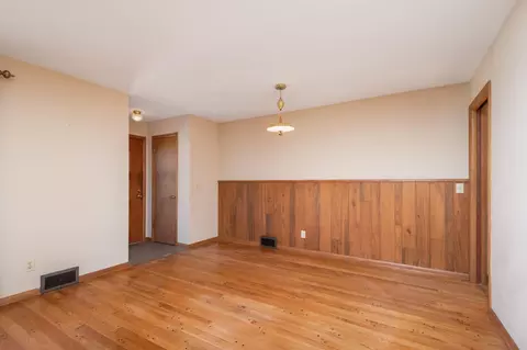 565 Wheeler Dr, Excelsior, MN 55331 photo 3