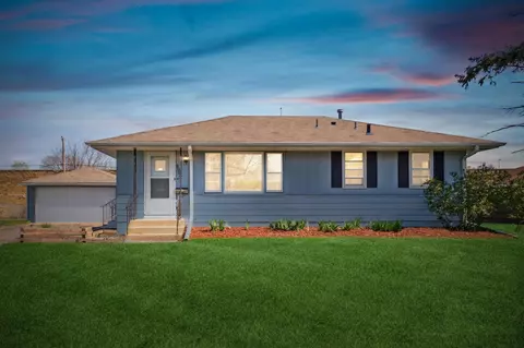5000 Howe Ln, Brooklyn Center, MN 55429