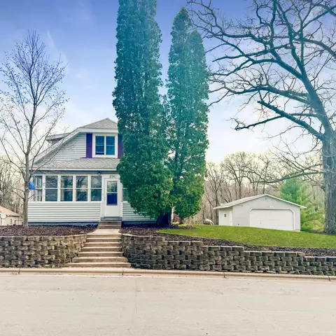 214 S East Ave, Dresser, WI 54009