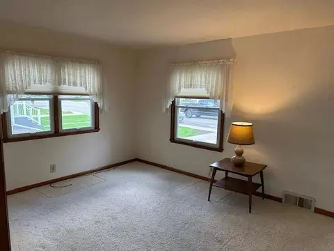 114 E St, Marshall, MN 56258 photo 6