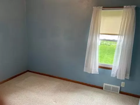114 E St, Marshall, MN 56258 photo 8