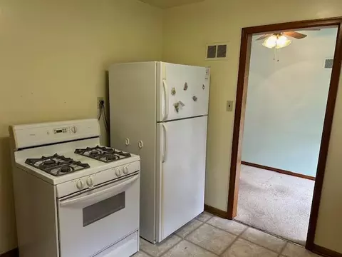 114 E St, Marshall, MN 56258 photo 3