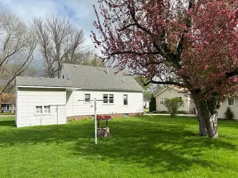114 E St, Marshall, MN 56258 photo 13